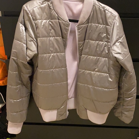 Brand new barley used reversible lululemon jacket - Picture 3 of 3